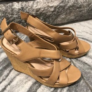 Jessica Simpson wedged tan size 7.5